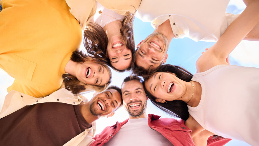 Happy circle People img